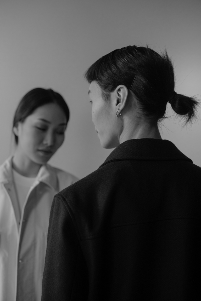 Vulnerability in Women’s Leadership: The Openness That Wins the Team and Costs Her the Role